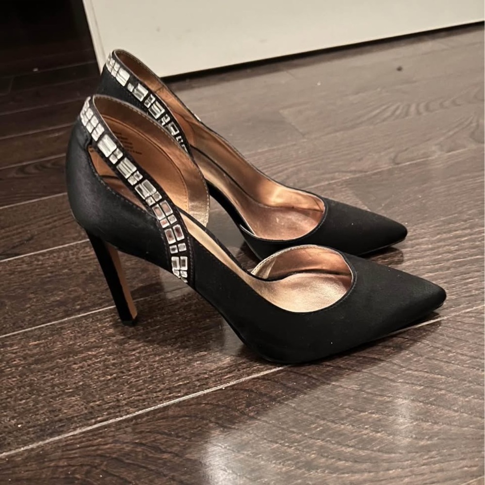 Chic Black Heels with Sparkling Accents